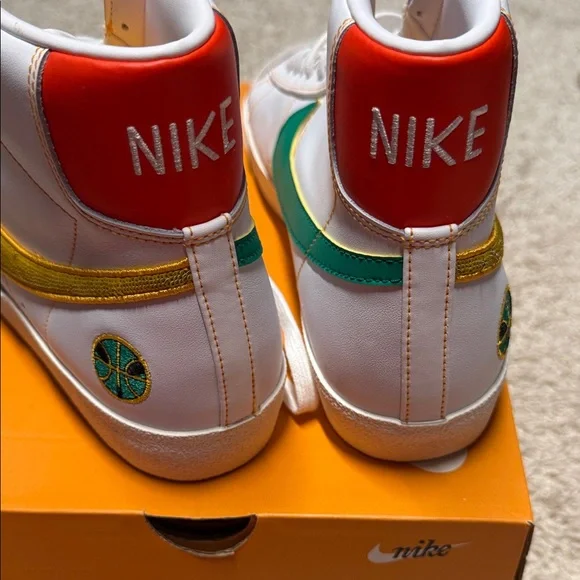 Nike Blazer Mid ‘77 Vintage White High Tops with Gold and Green Accents - Picture 4 of 6